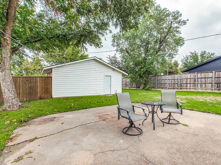 3517 Woodleigh Dr — Photo 25