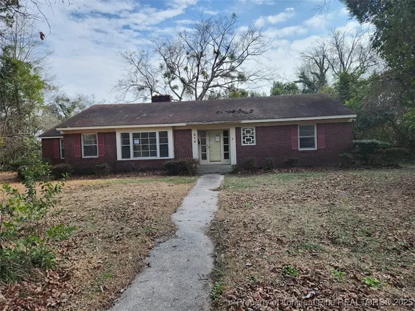 314 McCaskill Ave, Maxton, NC 28364