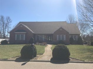 1114 Springbrook Park, Farmington, MO 63640
