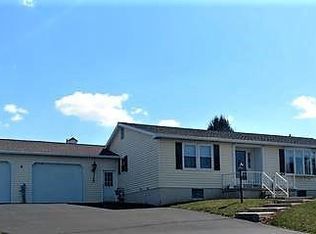 10 Kensington Dr, Littlestown, PA 17340