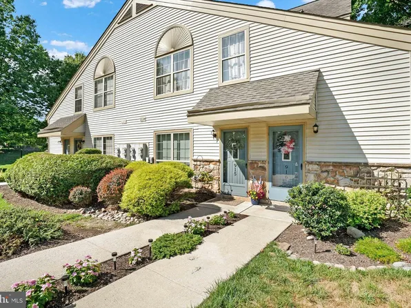 915 Foxmeadow Dr #915, Royersford, PA 19468