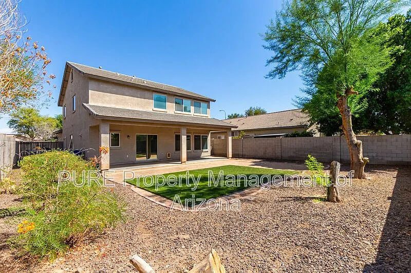 5 bed, 3.0 bath, 2510 sqft, $2,595 — Photo 2