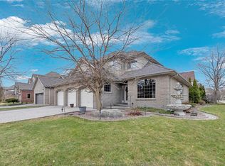 303 Shoreview Cir, Windsor, ON N8P 1M7