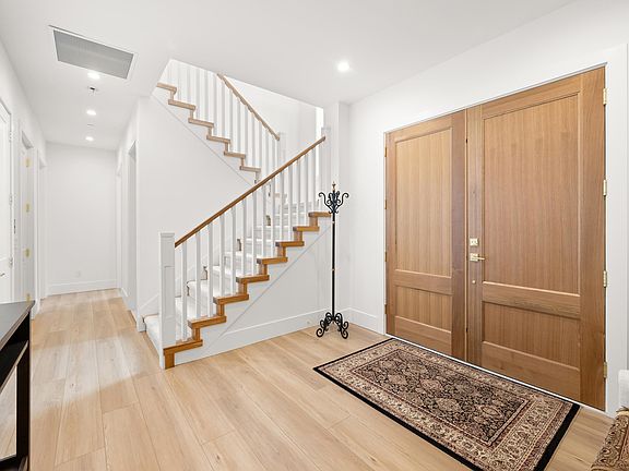 4th image of 1113 Dolphin St