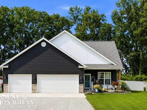 9400 Folkert Rd, Clay, MI 48001