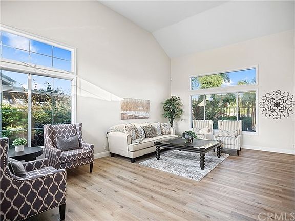 3rd image of 716 S Heatherglen Cir