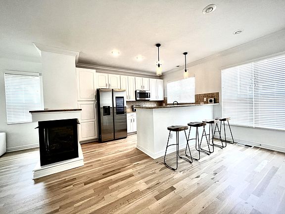 2nd image of 1850 Northwest Blvd