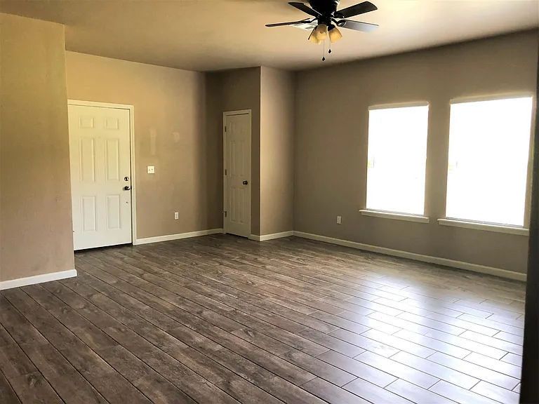 4404 Sierra Ln — Photo 3