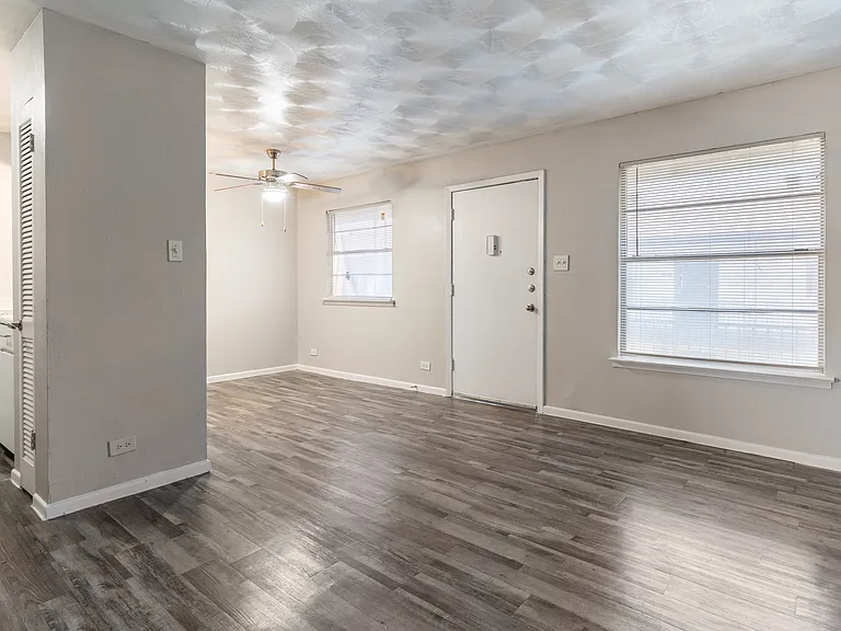 Southgate Manor Apartments — Photo 14