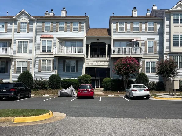8230 Catbird Cir Unit 201, Lorton, VA 22079