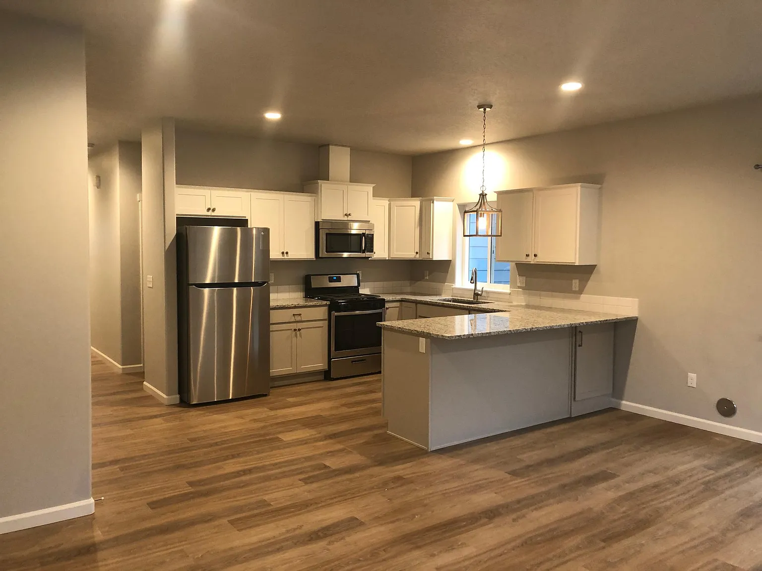 4 bed, 3.5 bath, 1885 sqft, $2,500 — Photo 3
