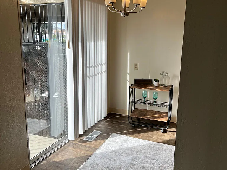 5900 Jefferson Ave — Photo 11