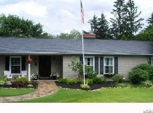 54 Maple Hill Dr, Chagrin Falls, OH 44022