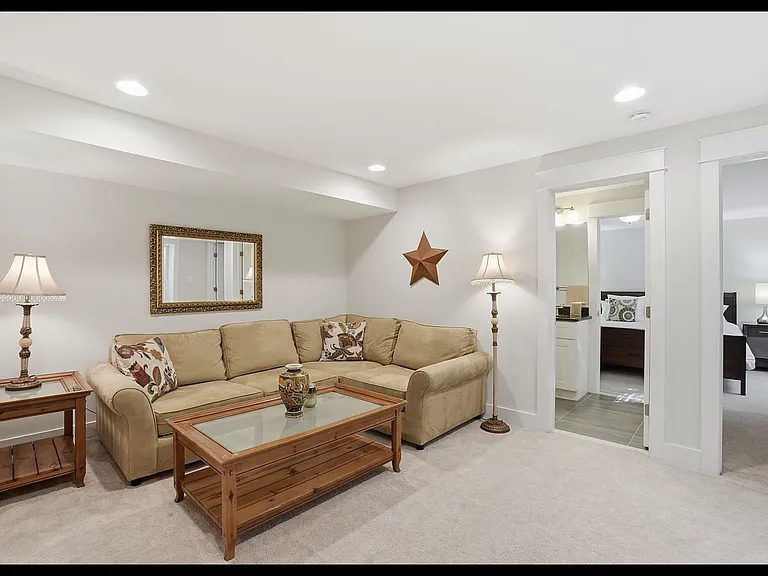 401 N Edgewood St — Photo 16