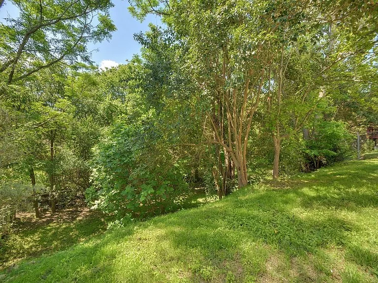 8421 Spring Valley Dr — Photo 12