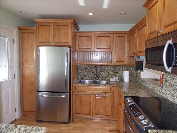 3rd image of 1551 NE Miami Gardens Dr APT 233