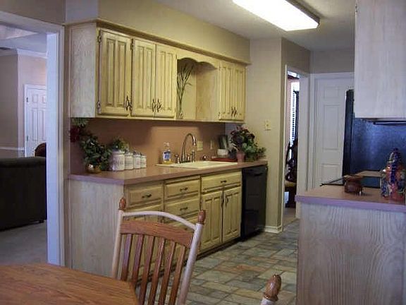 4th image of 1114 Red Bird Ln
