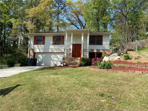 5635 Hammond Dr, Norcross, GA 30071