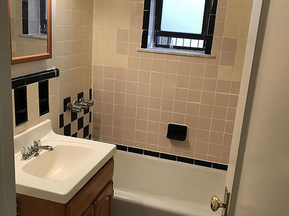 2nd image of 2816 34th St APT 1A