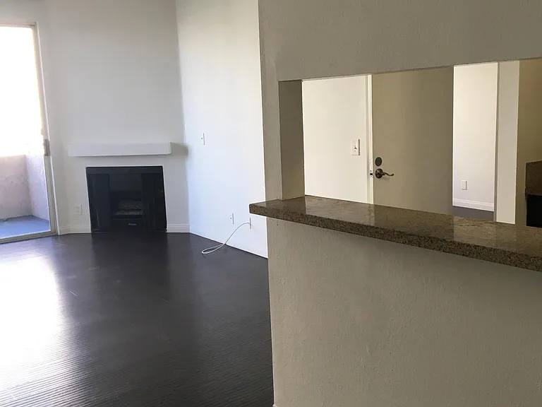 Catalina Apartments — Photo 63