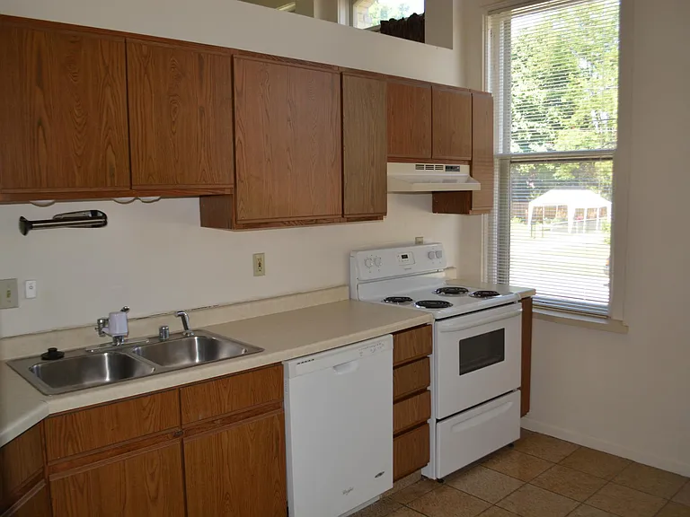 400 Garfield St #3 — Photo 6