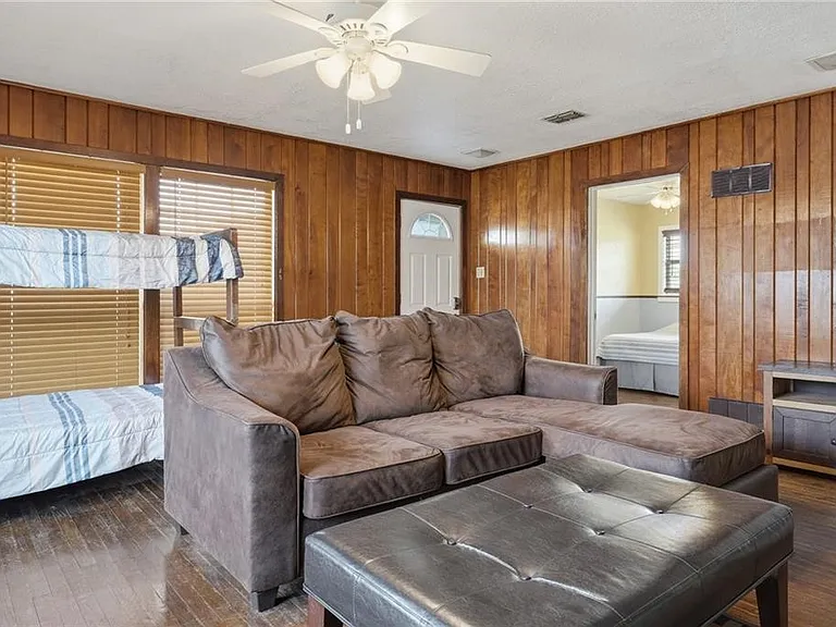 651 W Wilson Ave — Photo 25