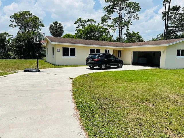 4 bed, 2.0 bath, 2100 sqft, $3,900 — Photo 4