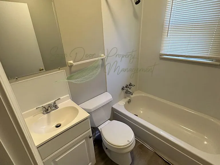 9409 E 67th Ter — Photo 11