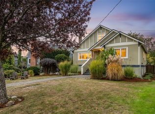 2709 Burdick Ave, Oak Bay, BC V8R 3L8