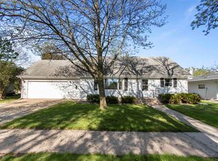 417 N White Oak Dr, Appleton, WI 54915