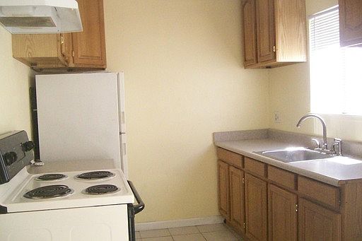 2nd image of 1637 Valle Vista Ave