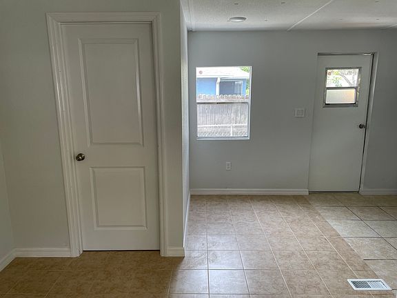 3rd image of 4841 Cynthia St