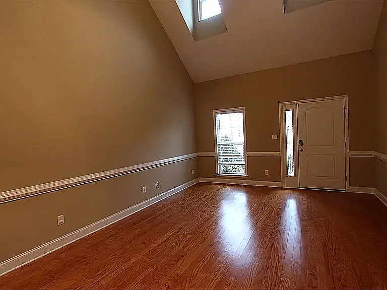 3 bed, 2.5 bath, 1584 sqft, $1,900 — Photo 2
