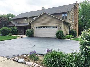 640 Rosedale Ave, Roselle, IL 60172