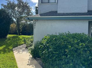 401 Harbour Pointe Way, Greenacres, FL 33413