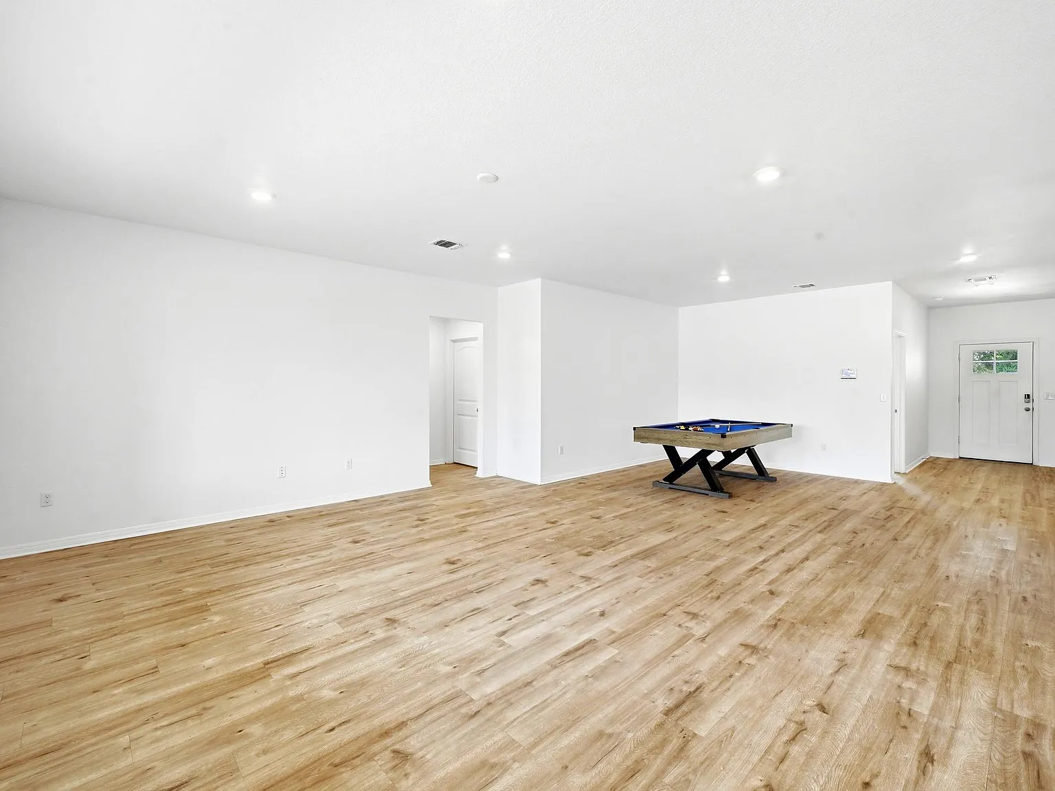 4 bed, 2.0 bath, 2143 sqft, $2,400 — Photo 2
