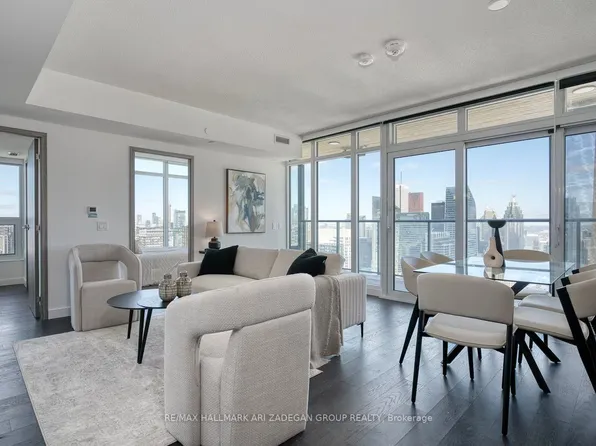 1 Concord Cityplace Way #6202, Toronto, ON M5V 0X3