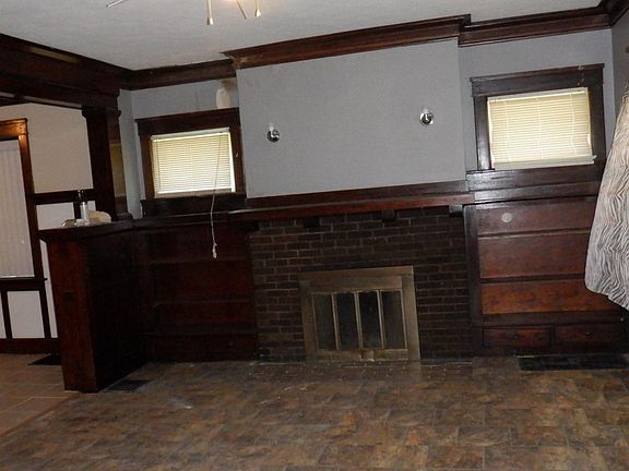 4th image of 1706 N Peoria Ave
