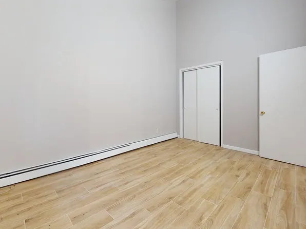 76-16 Grand Cent Parkway image 10 of 21