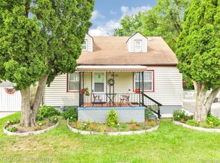 18635 Hazelwood St, Roseville, MI 48066