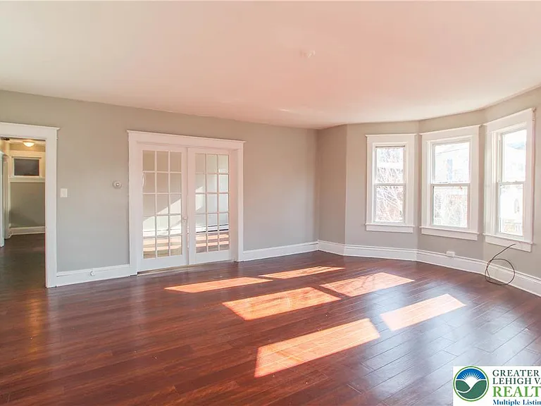 1347 Lehigh St — Photo 5