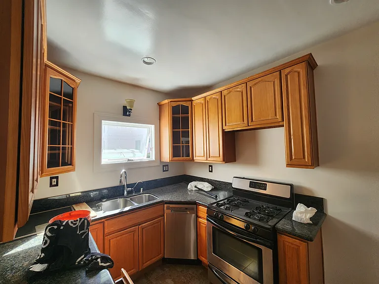 2215 Ocean Ave — Photo 8