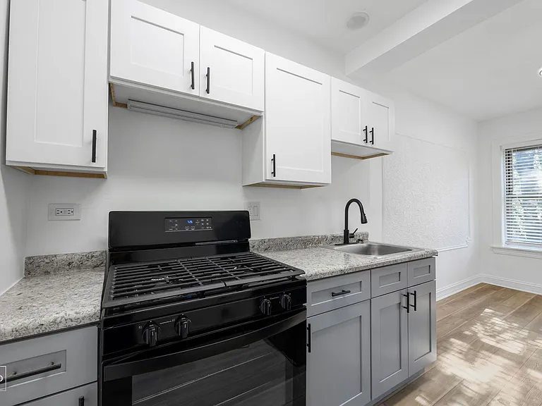 7903 S Luella Ave — Photo 28