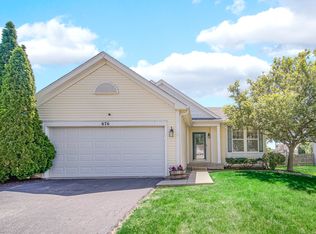 676 Hamilton Ln, North Aurora, IL 60542
