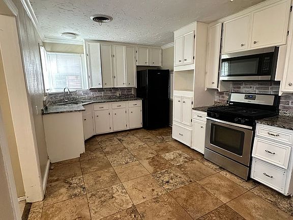 4th image of 904 S Travis St