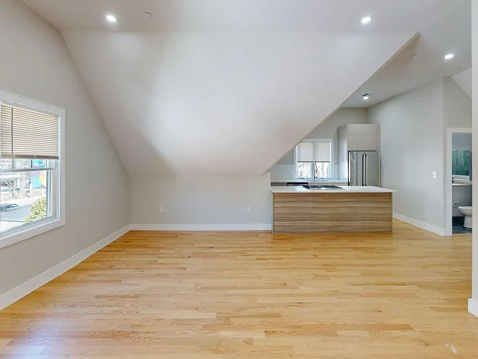93 Williston Rd
