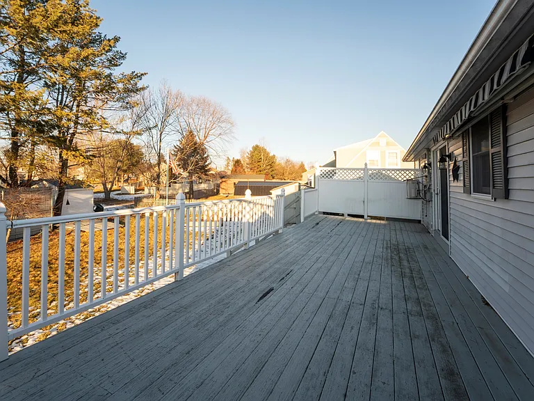 50 Laurel Cir — Photo 34