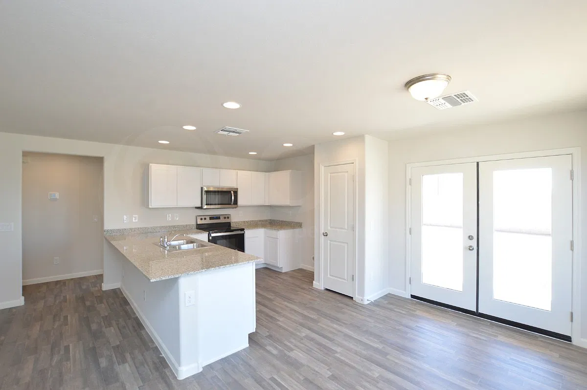3 bed, 2.0 bath, 1375 sqft, $1,549 — Photo 3