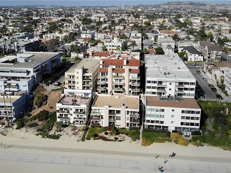 1230 E Ocean Blvd #601 — Photo 2