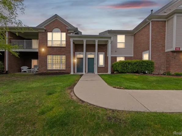 16836 Dover Dr, Northville, MI 48168